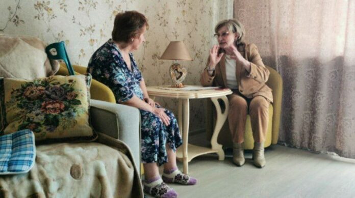 Партийцы помогли бабушке мобилизованного подольчанина