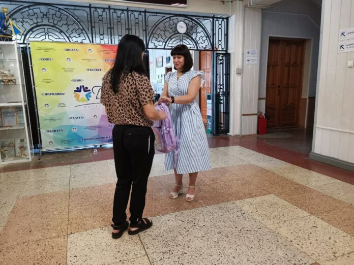 Единороссы Подольска продолжают помогать детям в рамках акции «Собери ребенка в школу»