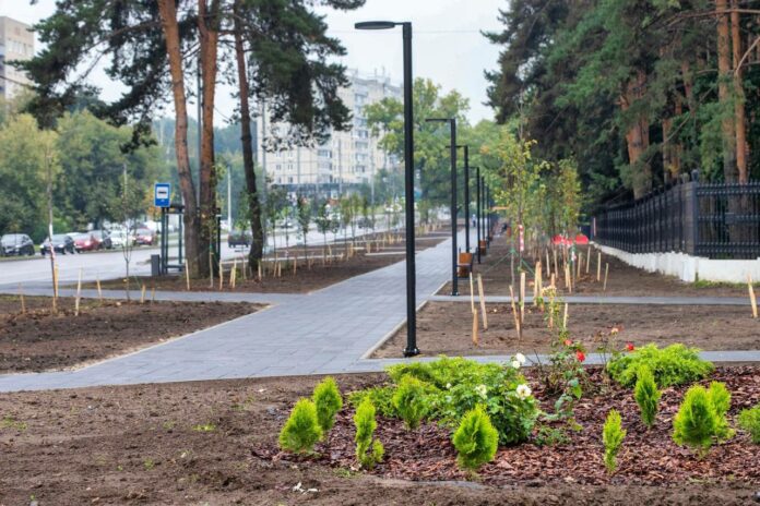 Новая пешеходная зона открылась на Высотной улице