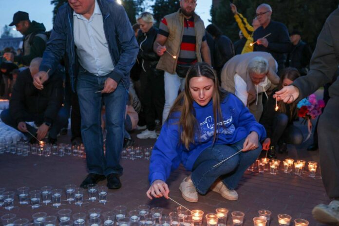 Партийцы Подольска зажгли свечи для «Огненной картины войны»