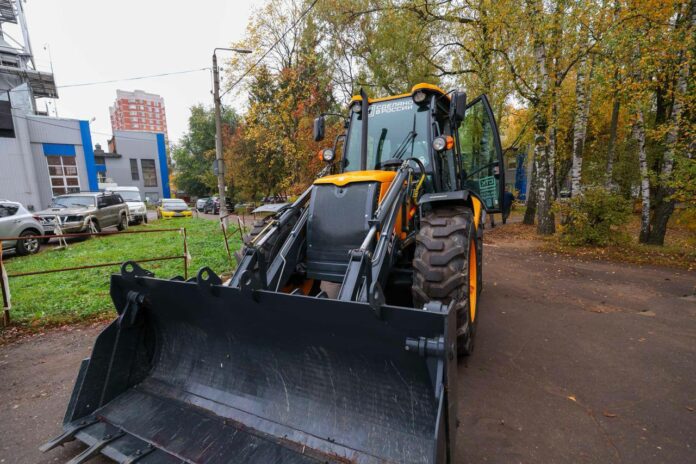 Автопарк «Подольской теплосети» пополнил новый экскаватор