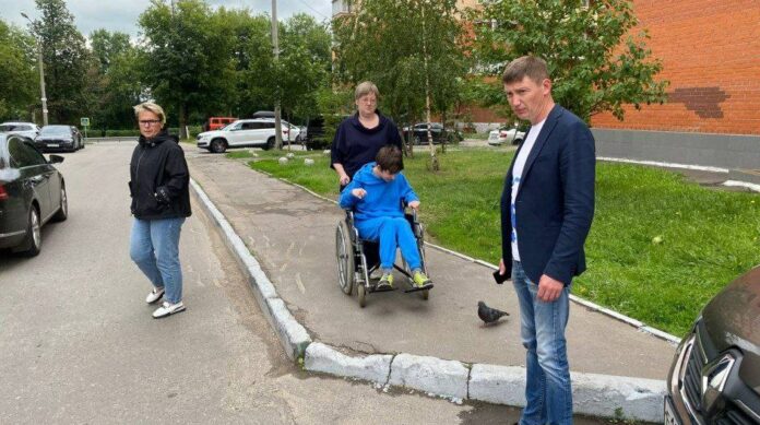 Депутат Сергей Кулев по многочисленным обращениям жителей провел мониторинг дорог в микрорайоне Красная горка