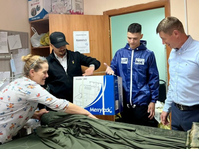 Подольские молодогвардейцы передали распошивальную машинку в Центр помощи военнослужащим в микрорайоне Красная горка.