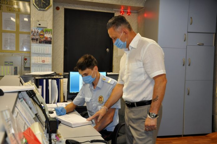 Председатель Общественного совета при УМВД России по Городскому округу Подольск произвел проверку работы Дежурной...