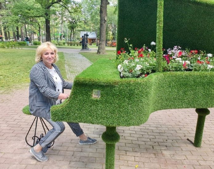 В парке «Дубрава» установили топиарные фигуры