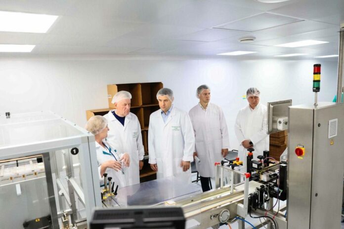 Секретарь подольского отделения партии «Единая Россия» Григорий Артамонов поздравил коллектив «ЗиО-Здоровье» с Днём фармацевтического...