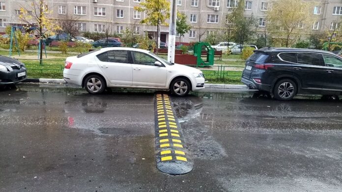 «Лежачие полицейские» установлены на автодороге по улице Тепличной в Подольске