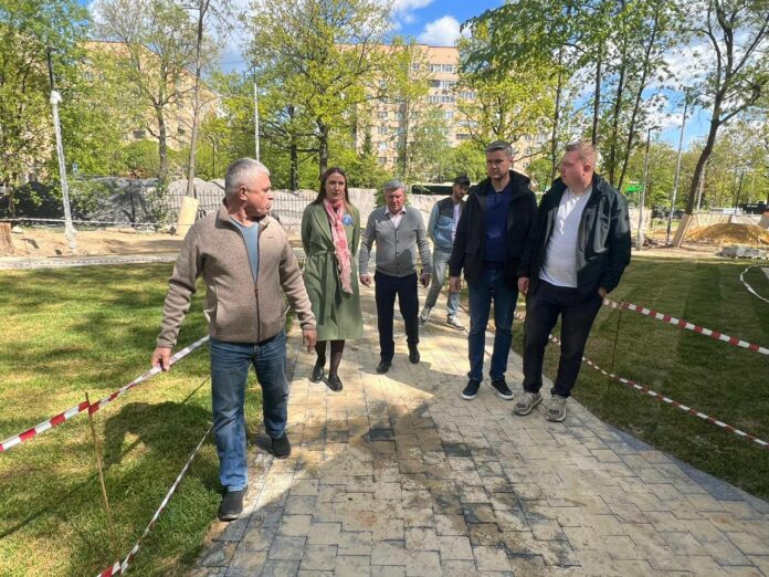 Партийцы Подольска провели мониторинг благоустройства парка «Дубрава»