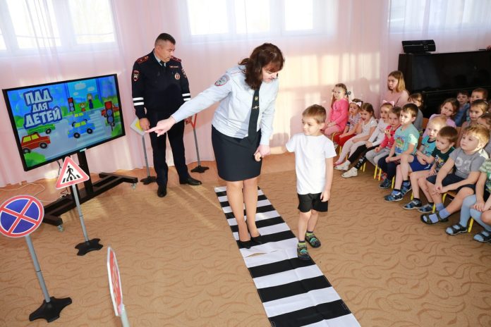 Сотрудники полиции провели тематическое занятие в подольском детском саду №67 «Ивушка»