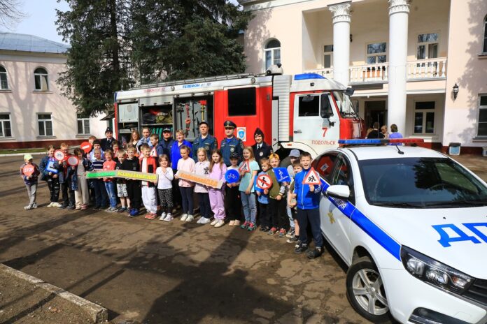 В период каникул сотрудники отдела Госавтоинспекции г.о. Подольск посещают детские оздоровительные лагеря  круглосуточного...