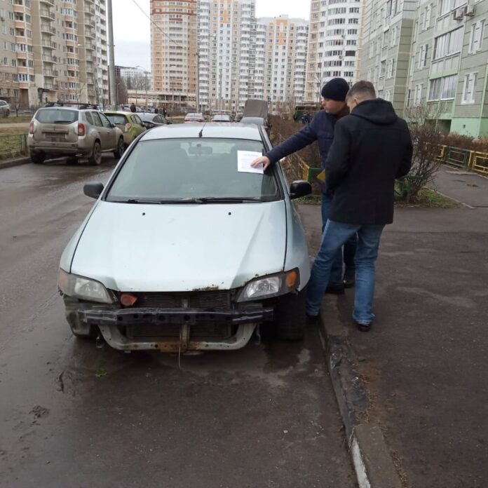 Серьезная проблема городского пространства – брошенные автомобили