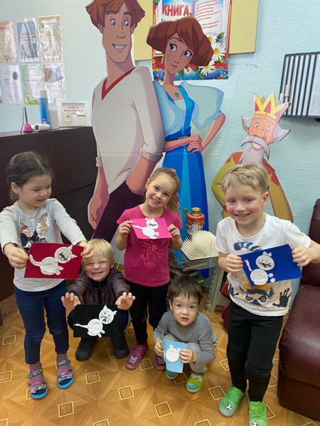 В библиотеке № 22 прошел мастер-класс «Мягкие лапки, а в лапках царапки»