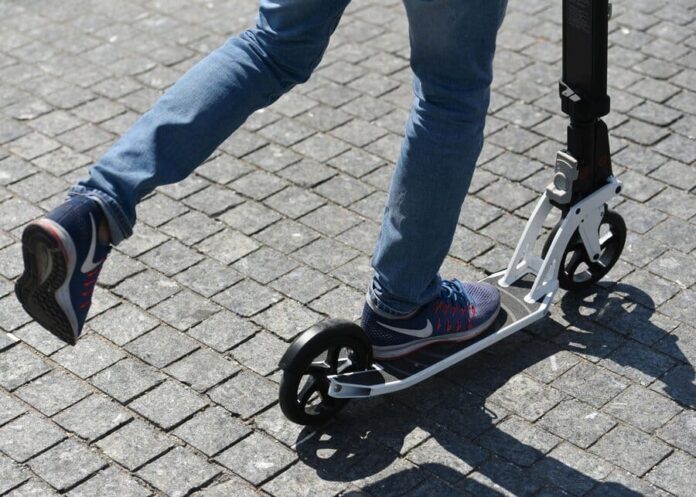 Подолськие полицейские задержали подозреваемого в краже электросамоката