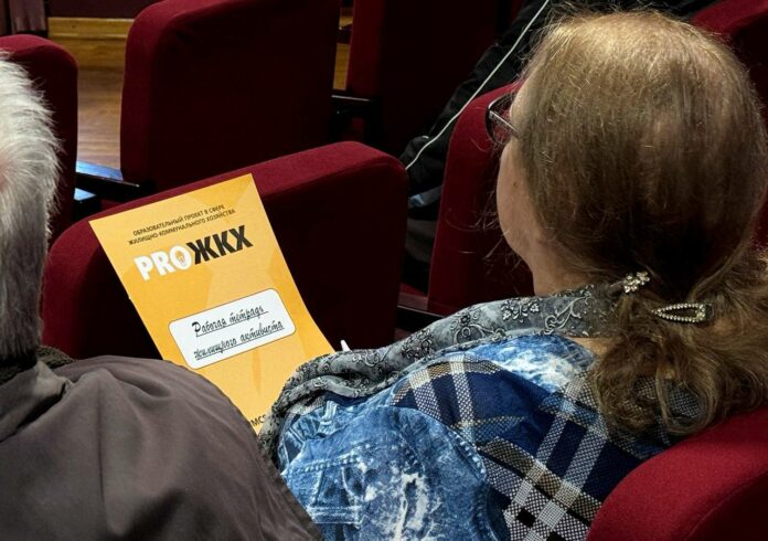 В Подольске «долголетам» прочитали лекцию об управлении МКД