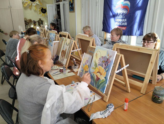 Депутат Совета депутатов организовала и провела занятие по живописи