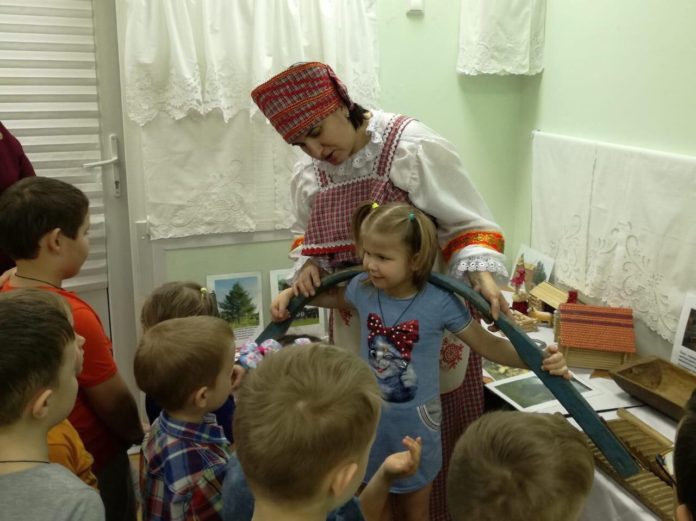 В детском саду №38 открылся мини-музей «Русская изба»