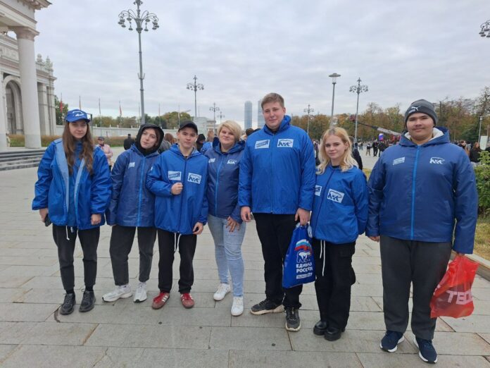 Подольские молодогвардейцы приняли участие в флешмобе ко дню рождения Владимира Путина