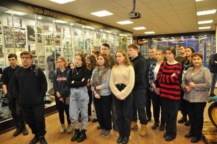 В Подольске ветераны провели экскурсию в Музее истории УМВД для волонтеров