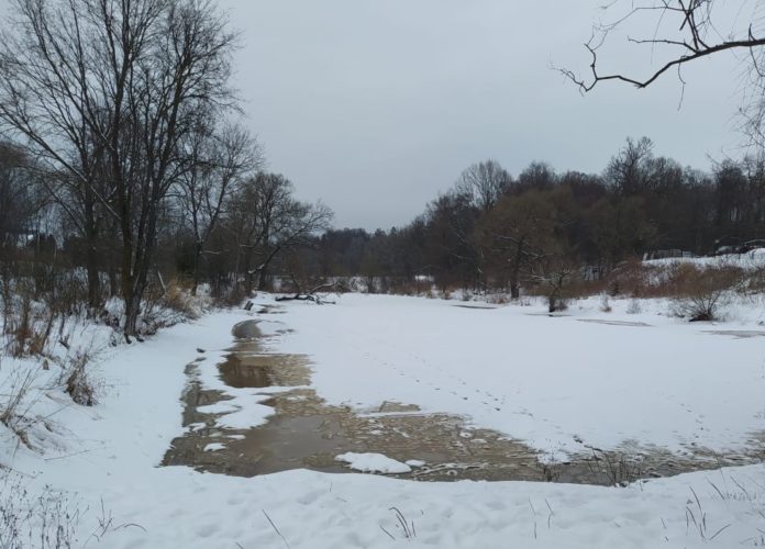 О толщине льда на Пахре 16 марта