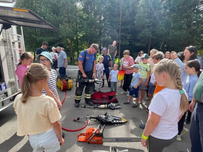Перед началом учебного года сотрудники Госавтоинспекции проводят интерактивы для юных жителей деревень Подмосковья