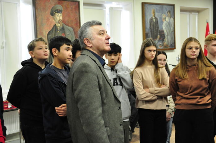 В Подольске прошла экскурсия по музею истории УМВД для студентов