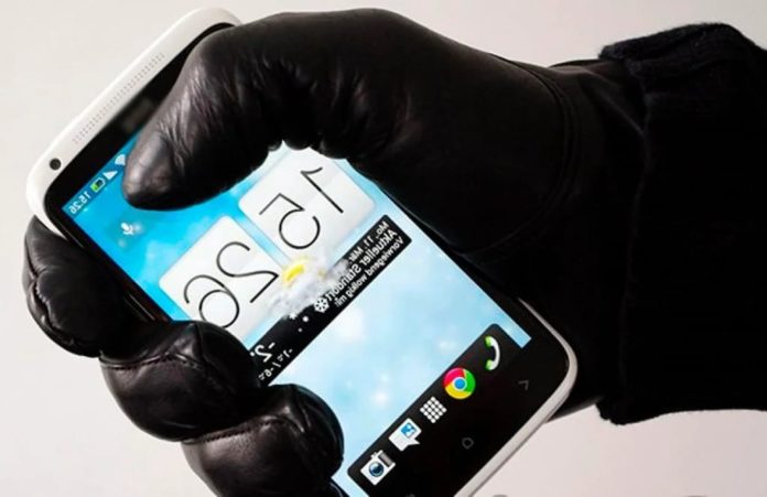 Сотрудники полиции задержали подозреваемого в краже мобильного телефона