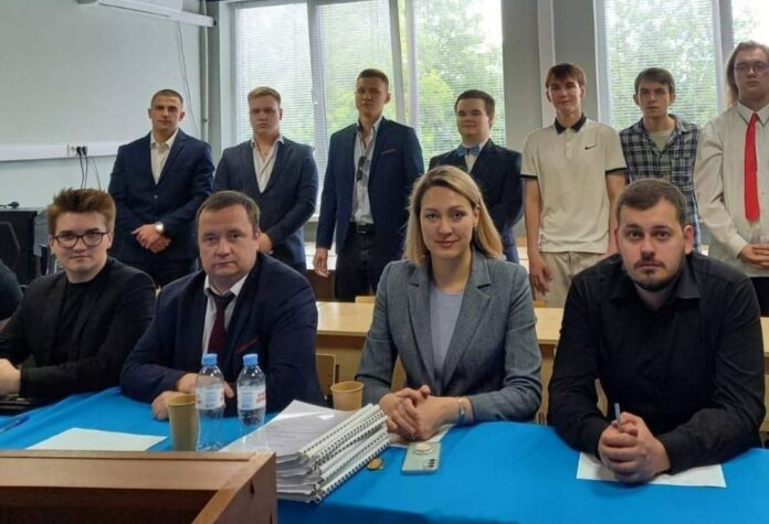 Депутат Алексей Стулов оценил работы будущих IT-специалистов