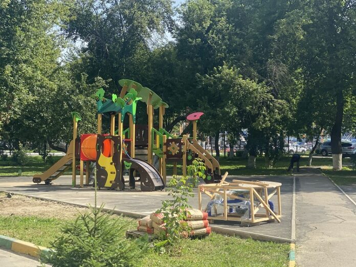 Работы по комплексному благоустройству ведутся во дворах Большого Подольска