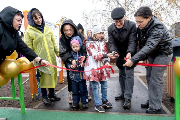 В Агафонове и Холопове открыли новые детские площадки