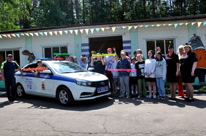 В Подольске полицейские и общественники провели акцию «Безопасное лето» в детско-юношеском оздоровительном центре
