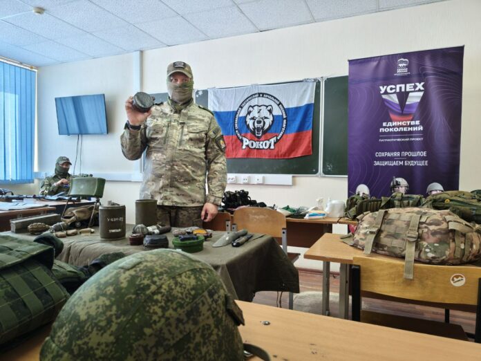 В Подольске организовали встречу участника специальной военной операции со студентами колледжа