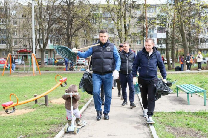 Однопартийцы навели порядок на улице Ленинградской