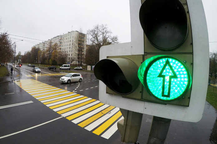 Новые светофоры начали работать в Большом Подольске