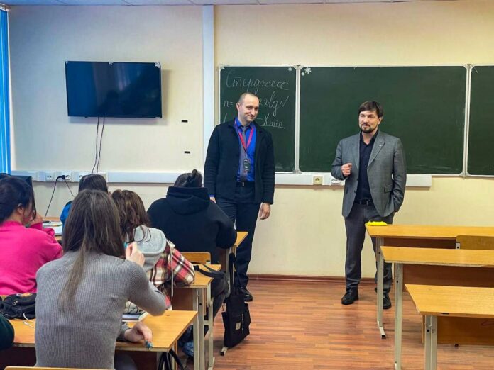 Депутат Совета депутатов провел открытый урок вместе с главным юристом из компании «Этажи»