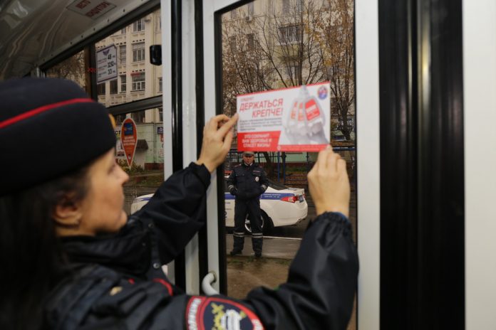 Следует держаться крепче!