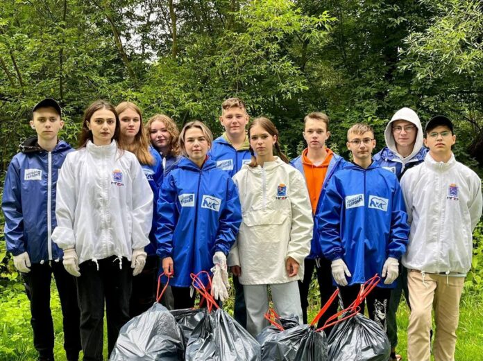 В поселке Кузнечики прошла экологическая акция по уборке территории