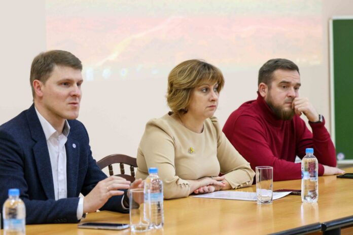 Замминистра здравоохранения провел встречу с коллективом Подольской подстанции скорой помощи