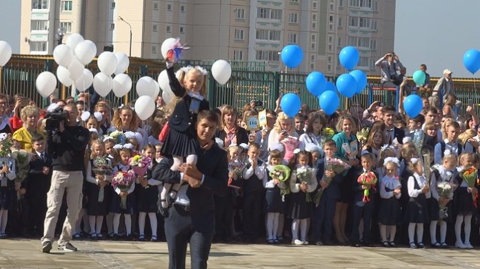 Депутат Государственной Думы РФ Вячеслав Фетисов поздравил жителей Подмосковья с Днем знаний
