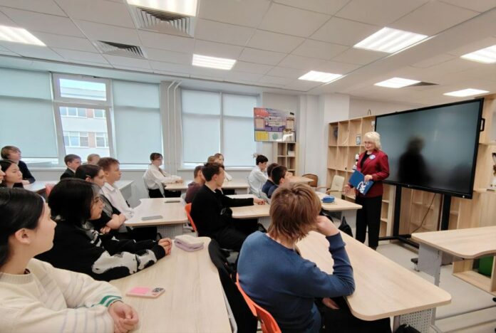 Патриотическая акция «Письмо солдату» прошла в Подольске в рамках проекта «Новая школа»