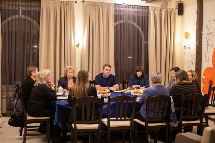 В Стрелковском с родственниками мобилизованных встретился Дмитрий Жариков