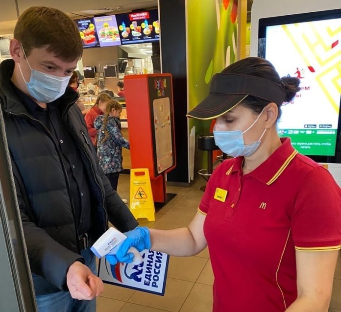 Депутат проверил точку общепита на соблюдение антиковидных мер