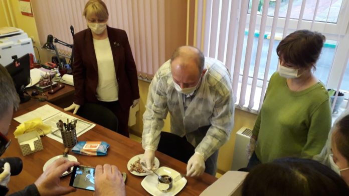 Проведена проверка партии рыбных консервов из школьного продуктового набора