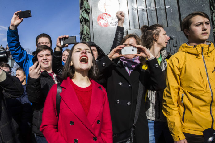 Информируем подольчан: об ответственности за участие несовершеннолетних в несанкционированных митингах