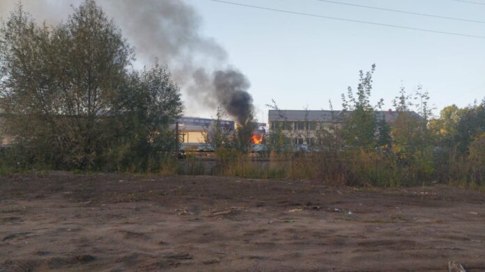 Пожарные ликвидировали возгорание в производственно‑складском здании