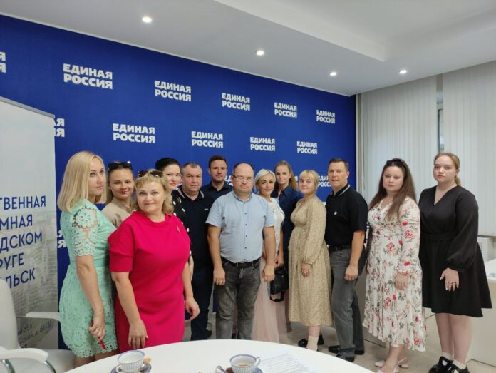 Партийцы встретились с активными жителями округа