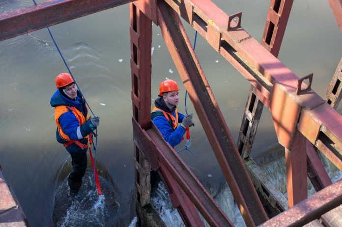 Глава округа Николай Пестов проконтролировал проведение инженерно-технических работ на плотине на реке Пахре