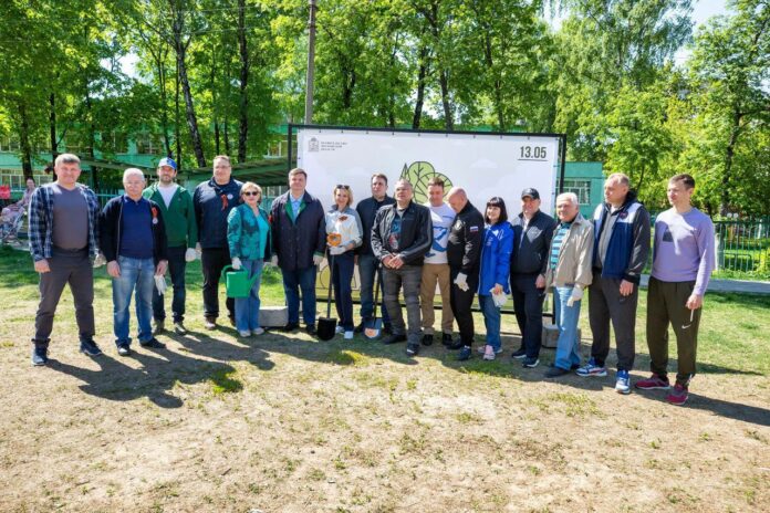 Более 1600 новых деревьев и кустарников появилось в нашем Городском округе благодаря одной из...