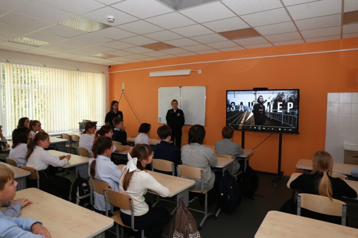 В рамках «Единого дня БДД» сотрудники Госавтоинспекции напомнили школьникам о важности соблюдения правил дорожного...