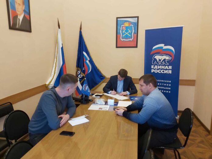 Прием граждан ведут члены партийного актива и депутаты