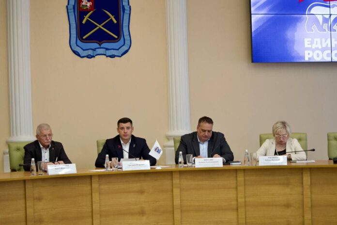 Секретарь местного отделения партии, глава Подольска Григорий Артамонов провёл 52-е заседание местного политического совета...